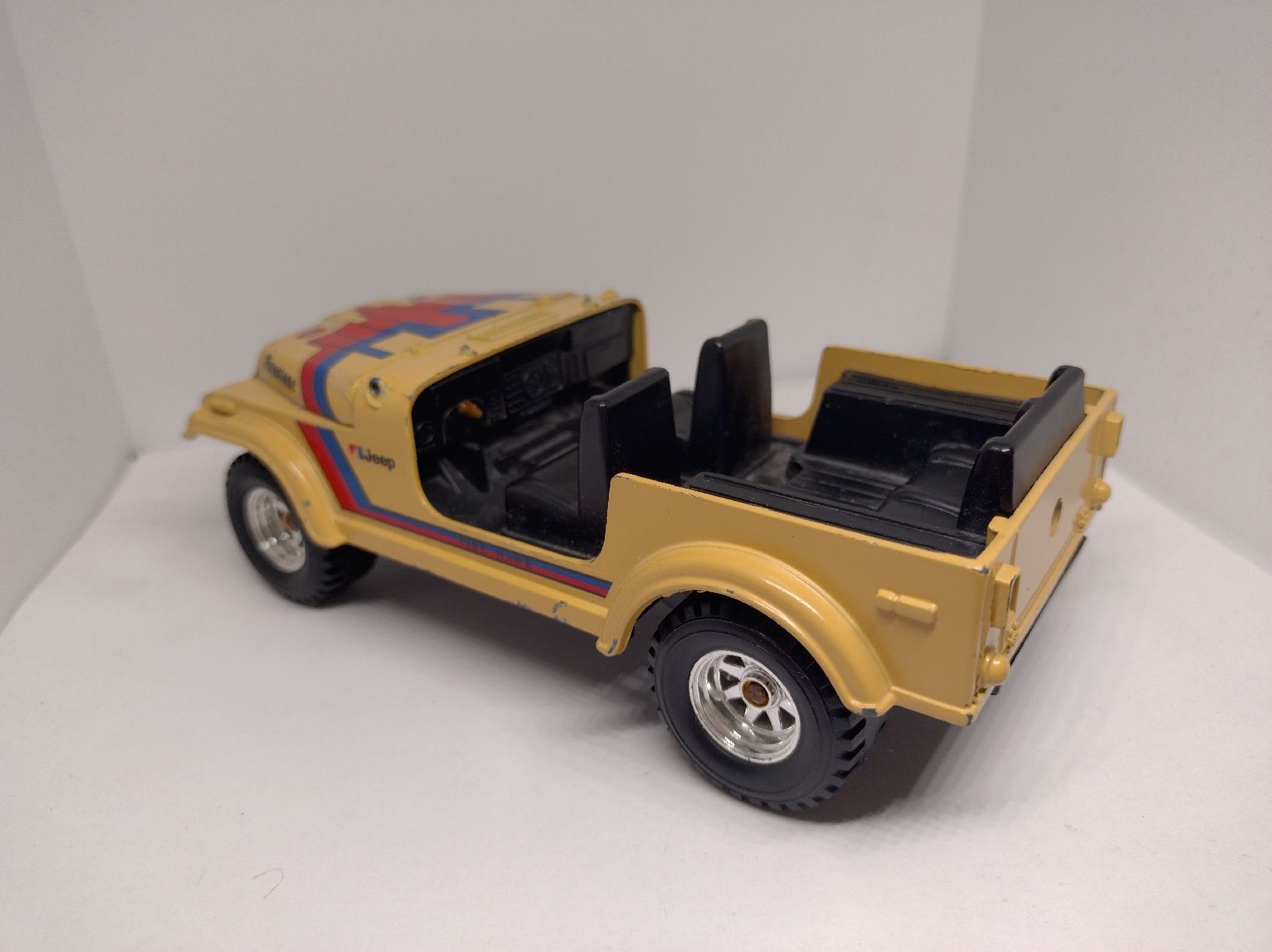 Bburago Modellini d'auto: Bburago, Jeep CJ-7 1/24 – Usato da La Chaux-de-Fonds venduto da Pierrot8404 2