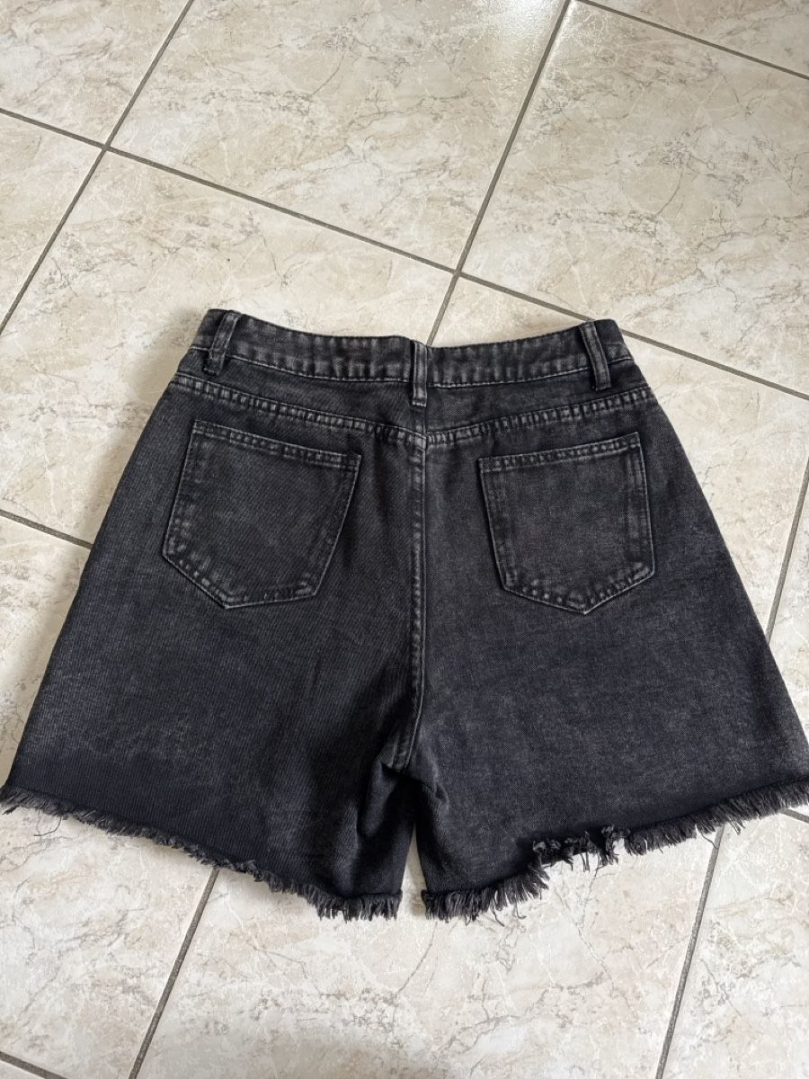 Shein Jeans: SHEIN pantaloncini corti neri  – Nuovo (secondo la descrizione) da Stabio venduto da mir_fer 1