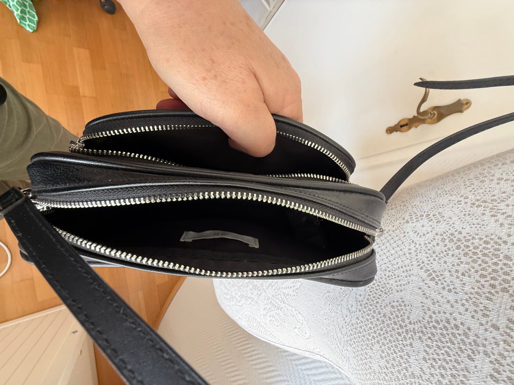 H&M Borse da donna: Schwarze Umhängetasche 21 x 16 cm – Nuovo (secondo la descrizione) da Kirchdorf AG venduto da coco123 2