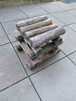 Sitz/Hocker aus Akatzienholz