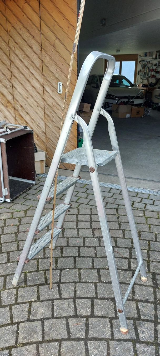 Leitern: Trittleiter 1,4 m. – Gebraucht aus Horw von Zentral50 3