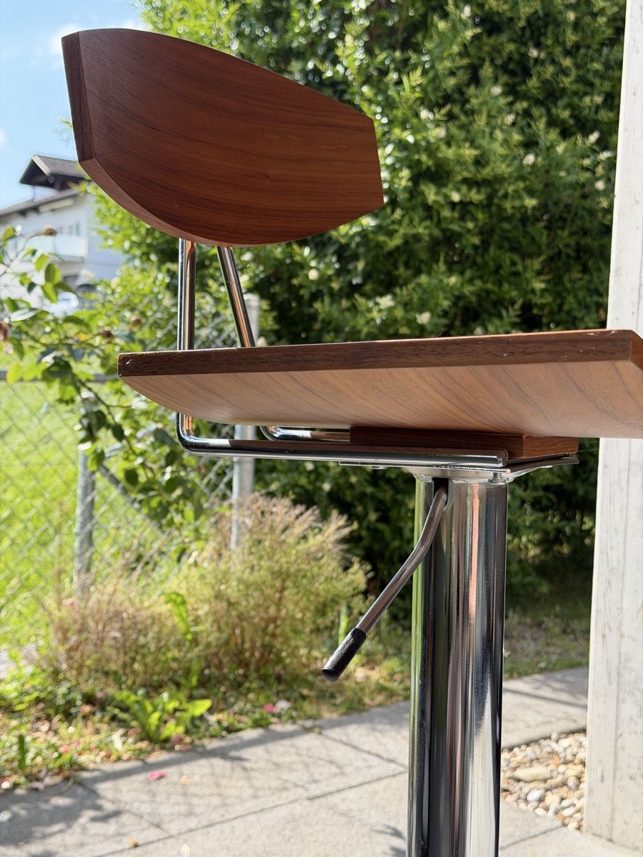Hocker: Designer Barhocker mit Holz Sitzfläche - 4 Stück – Gebraucht aus Neuhaus SG von cynlo 2