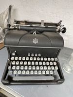 Schreibmaschine Triumph Modell schwarz gebrauchter Zustand