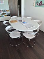 Tisch mit 6 Stühlen