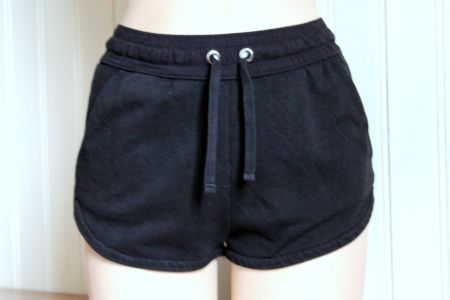 schwarze SHORTS / Stoffhose / Sporthose  34  XS