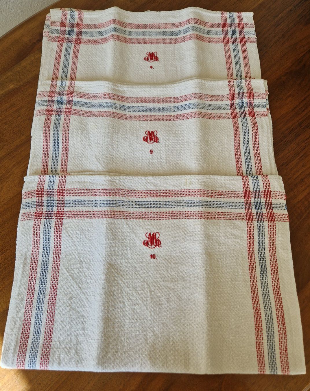 Strofinacci: 3 Geschirrtücher Leinen mit Monogramm rot blau gestreift – Usato da Bern venduto da Antikbatik 1