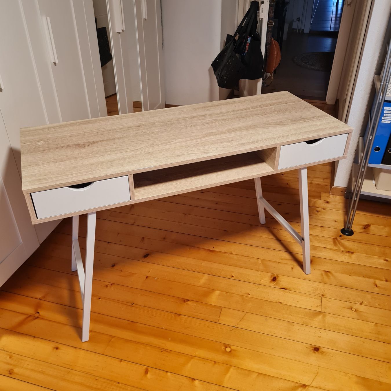 Schreibtische: Table de bureau – Gebraucht aus Avenches von pbu_mlq5