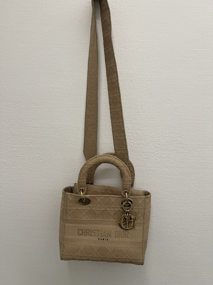 Dior Sacs femmes: Dior Lady D-Lite handbag in beige canvas medium – D'occasion à Rüschlikon par Mode-ZH13