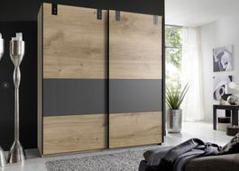 Großer Kleiderschrank mit neuen Schiebetüren 196x180x58