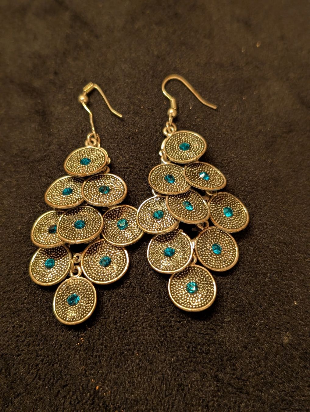 Orecchini pendenti & Orecchini a lobo: Boucles d'oreilles avec pierres turquoise. – Usato da Daillens venduto da cla_sj2w