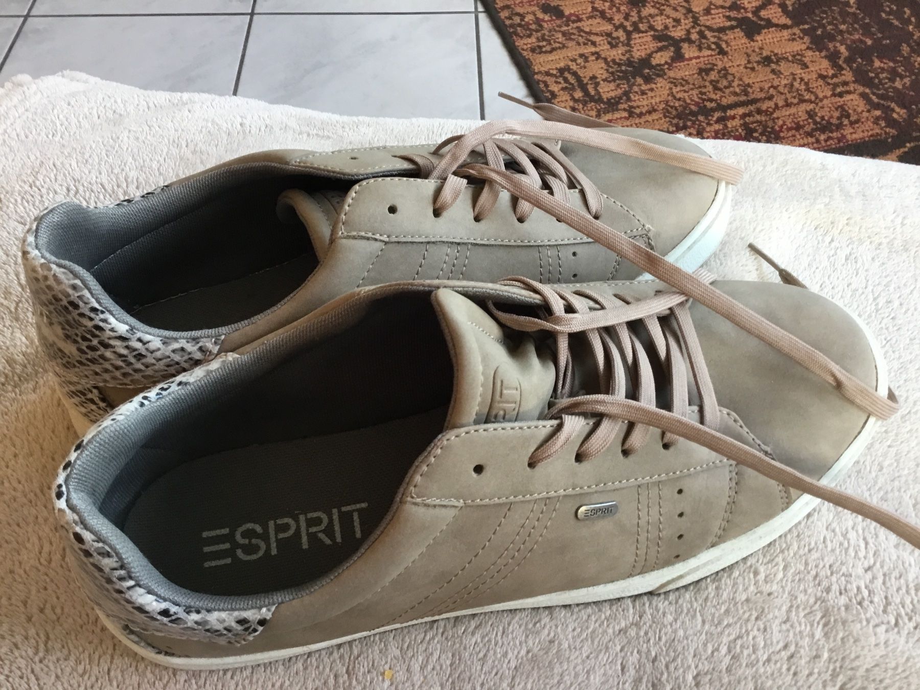 Scarpe da donna: Damenschuhe Espirit – Usato da Rütihof venduto da Maradona02 1