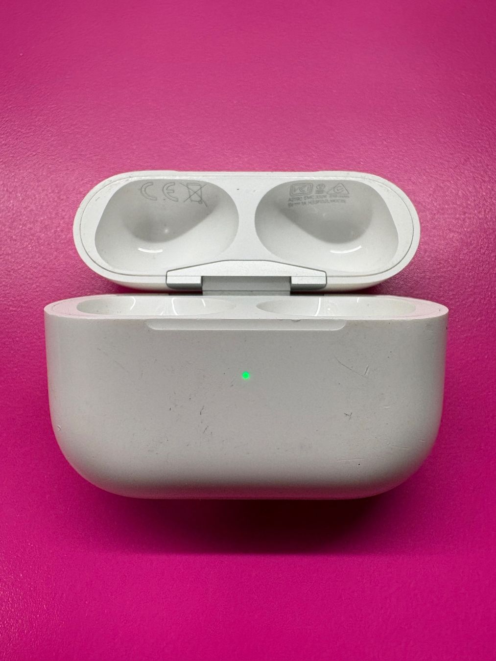 Apple Cuffie: Apple AirPods Pro 1 charging case (A 2190). – Usato da Lausanne venduto da Zorrus77