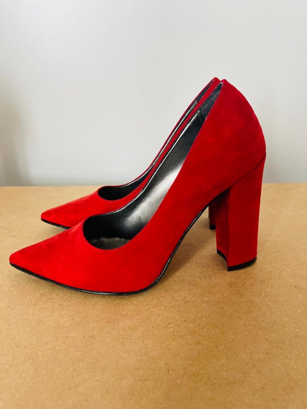 Scarpe da donna: Damenpumps Rot Gr. 36 – Nuovo e nell'imballaggio originale da Emmen venduto da IMV-Liquidationen 1