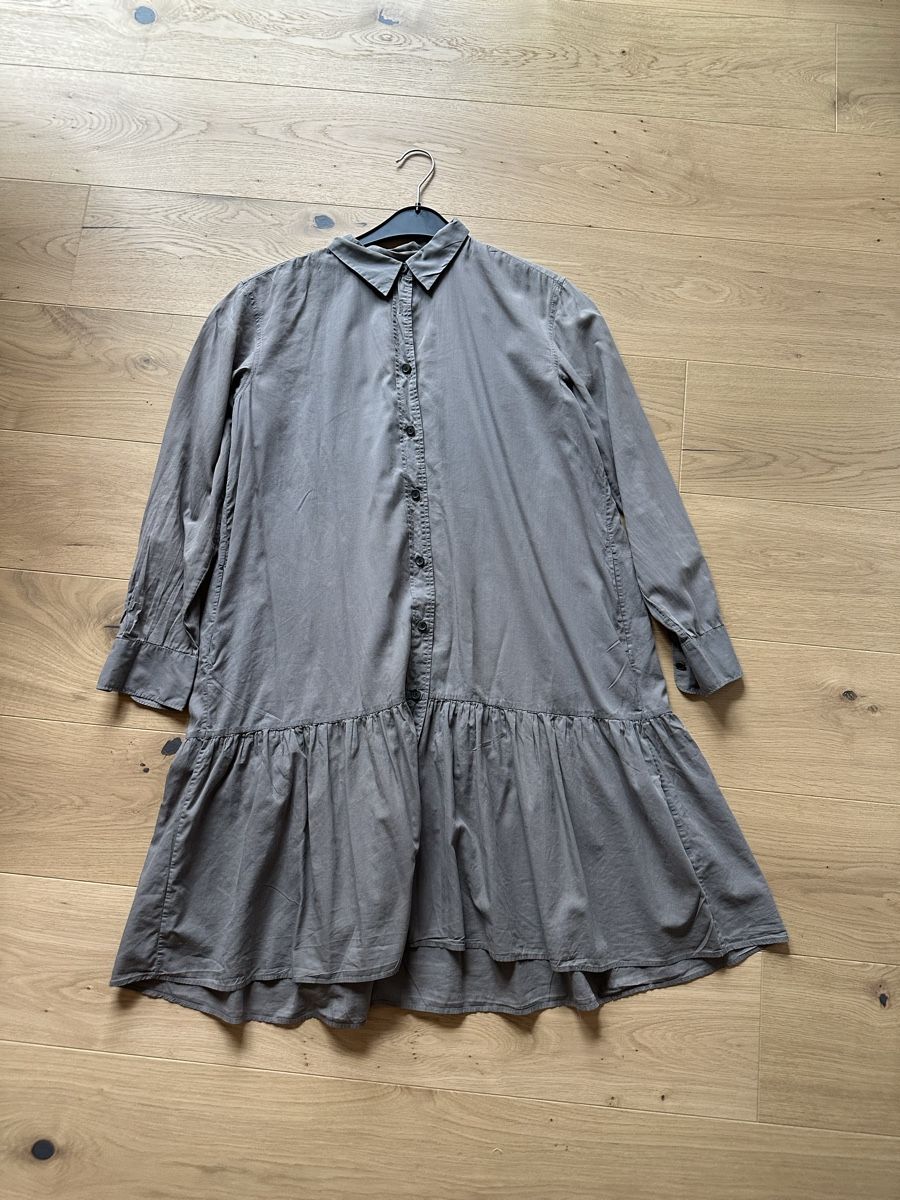 Lis Lareida Kleider: Lis Lareida Kleid – Gebraucht aus Leuk Stadt von medii1