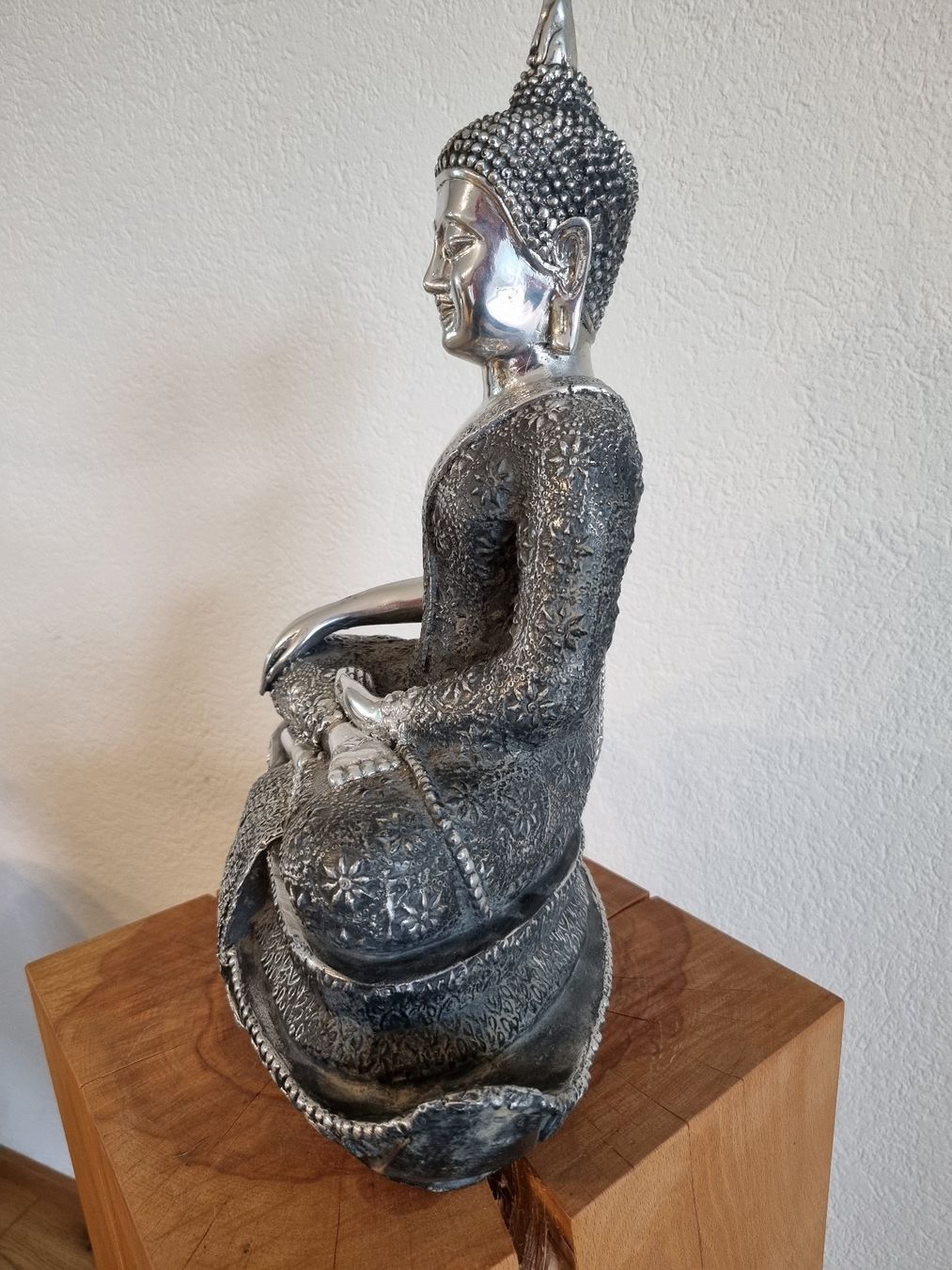 Sculture & Statue: Silberfarbene Buddha-Figur, Meditation sitzend – Nuovo (secondo la descrizione) da Liestal venduto da Spider_124 1