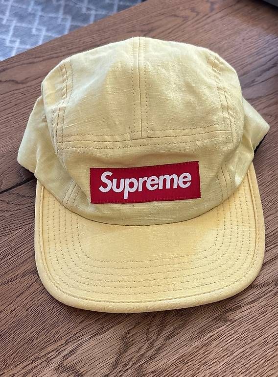 Chapeaux, bonnets & casquettes: Supreme Caps – D'occasion à Ennetbaden par julija. 2