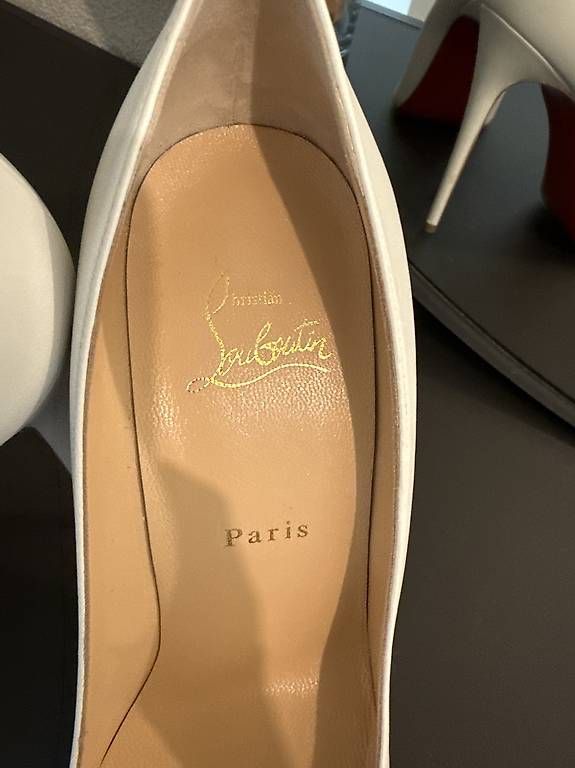 Damenschuhe: Louboutin Kate weiss Gr. 39 – Gebraucht aus Schindellegi von wae_fhj7 2