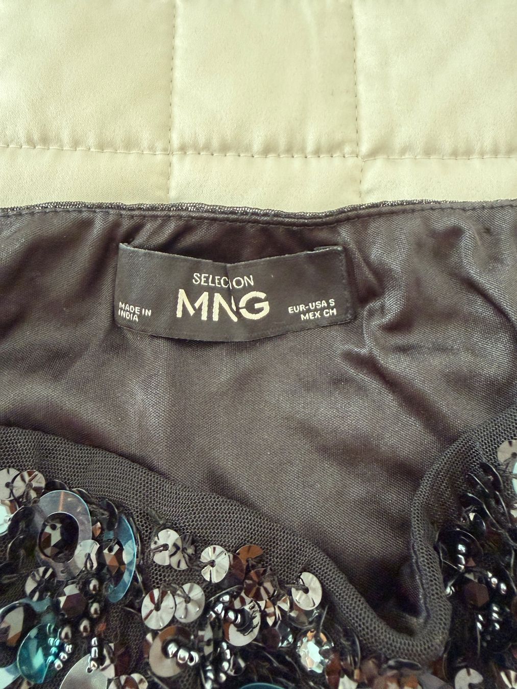 Mango Hosen: Mango Pailletten Shorts S – Gebraucht aus Wädenswil von Alice_style 1