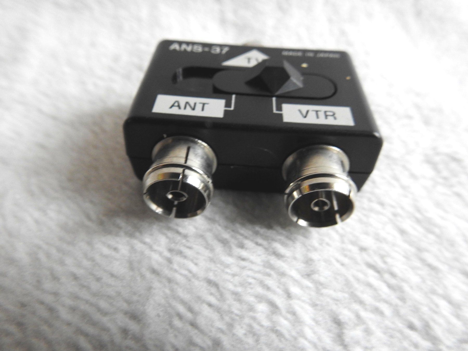 Unità & Adattatore: Sony ANS-37 Switch TV-ANT/VTR splitter – Usato da Zürich venduto da Malco0 2