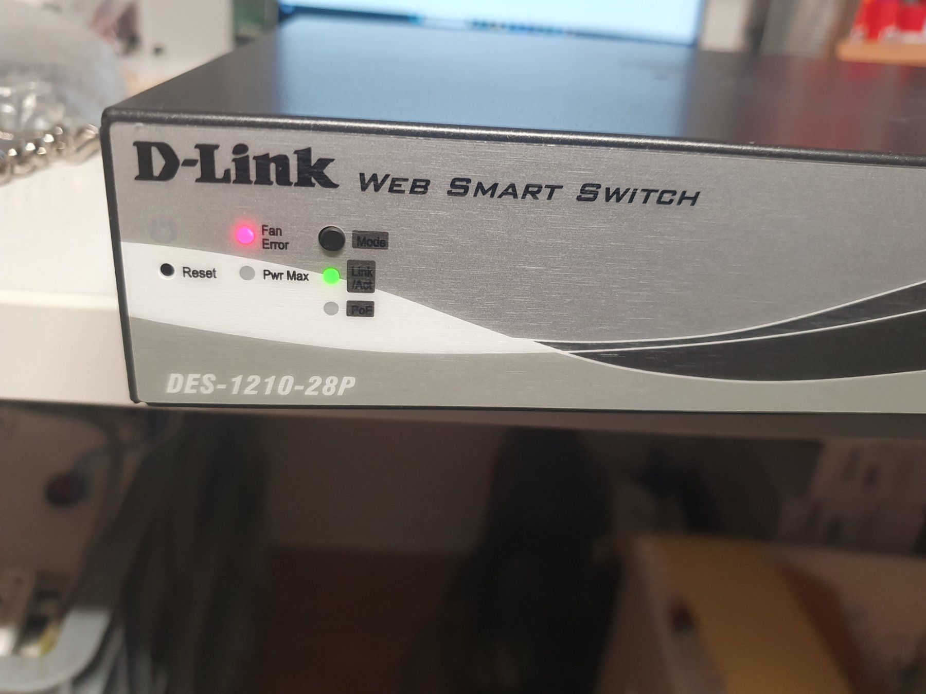 Dlink Hub & Switch: D-Link Fast Ethernet Smart Managed Switches DES-1210 28P – Difettoso da Zürich venduto da eymen20 3