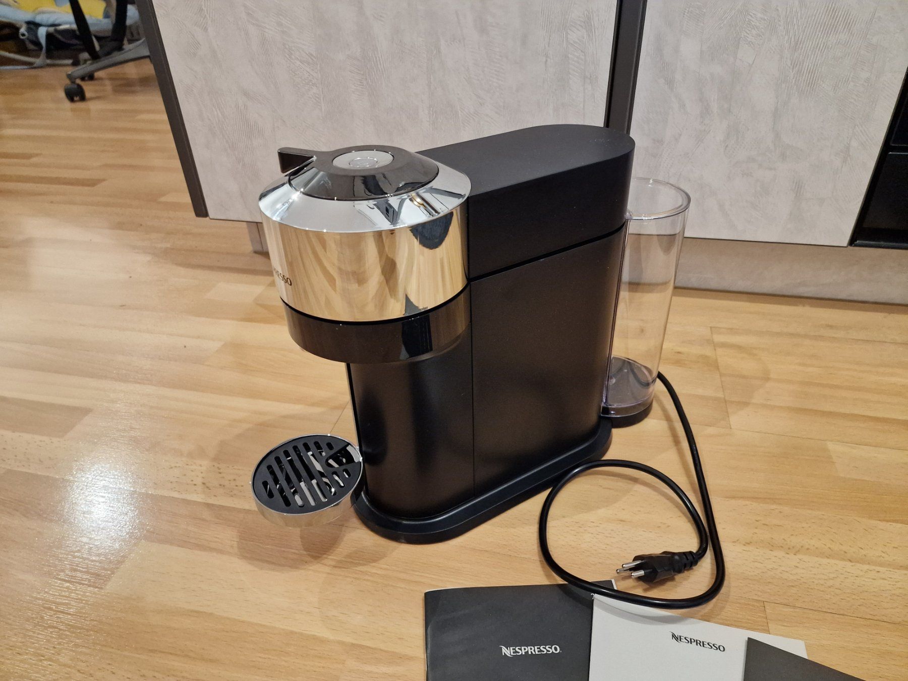 Nespresso Macchine per caffè & Macchine per espresso: Nespresso Vertuo Next Dark Chrome "NEU" – Nuovo (secondo la descrizione) da Buchrain venduto da Sssschaller 1