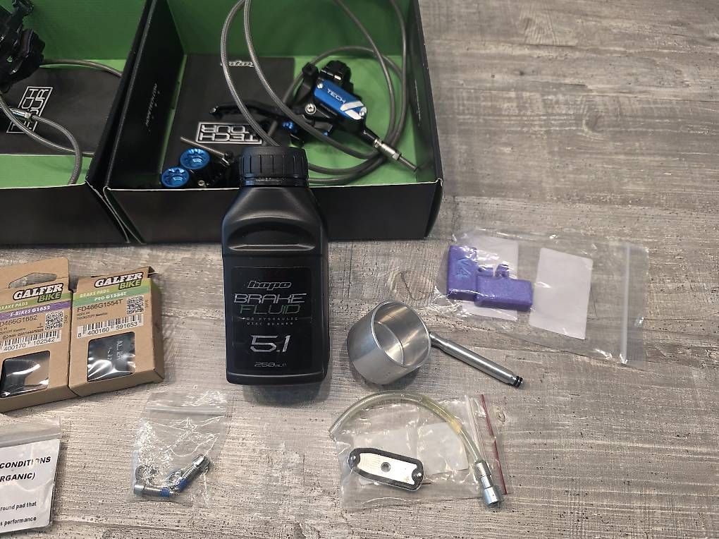 Pezzi di ricambio: Hope Tech V 4V Black/ Blue – Usato da Oberweningen venduto da Kneubuehl-anatol 1