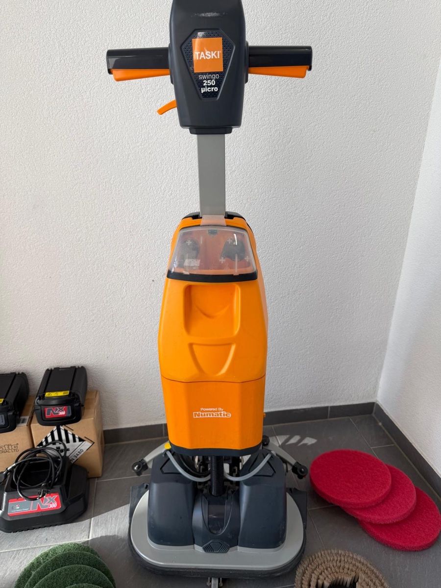 Tutte le macchine: Autolaveuse professionnelle TASKI Swingo 250 µicro – Usato da Prez-vers-Siviriez venduto da bussard31 5