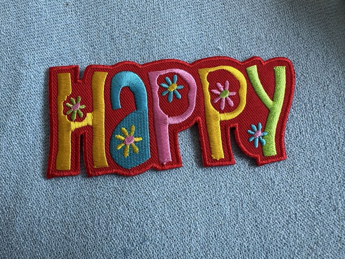 Toppe: Aufnäher HAPPY bunte Buchstaben Neu – Nuovo e nell'imballaggio originale da Teufen AR venduto da AykutS