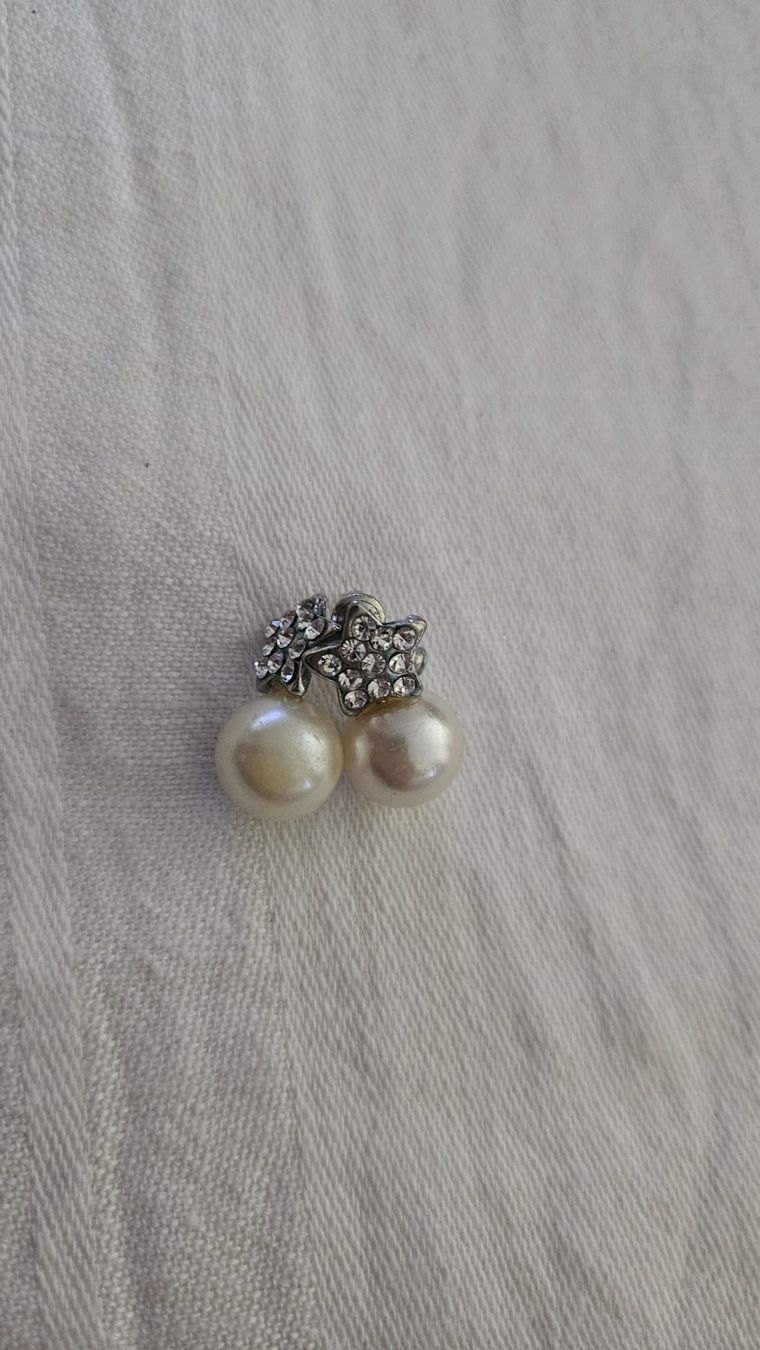 Boucles d'oreille: Orecchini con stellina di strass e perla – D'occasion à Melano par H-Sara
