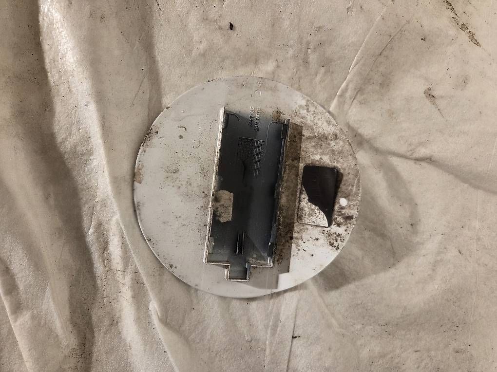 Tutti pezzi di ricambio auto: Tankdeckel Opel Astra j  – Usato da Gossau SG venduto da Z20let 1