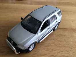 Modellauto Mercedes Benz ML 320