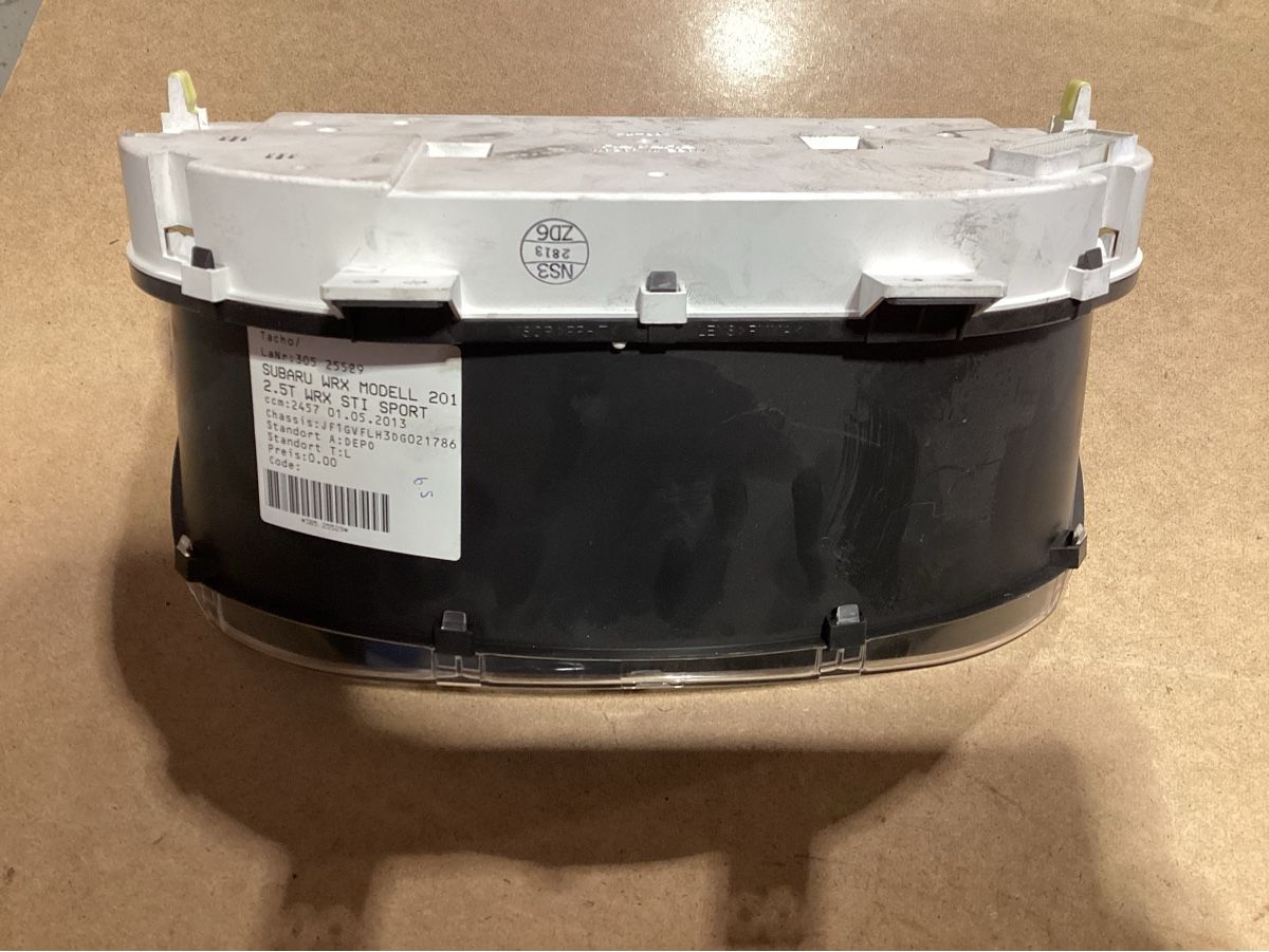 Subaru Tutti pezzi di ricambio auto: Tacho zu Subaru WRX 2.5T STI – Usato da Reichenburg venduto da T864RX 3