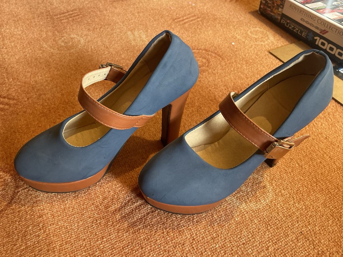 Damenschuhe: Blaue Retro-Pumps mit Blockabsatz, Grösse 38 – Neu (gemäss Beschreibung) aus Goldingen von FirebirdLady92