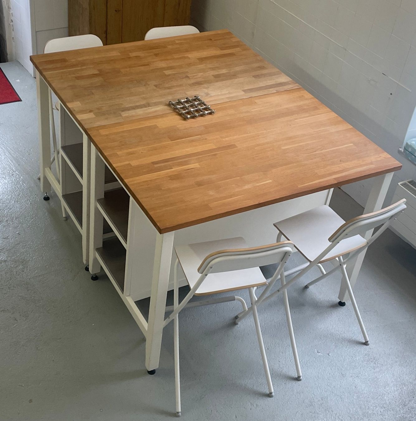 Ikea Cucine complete: 1 Küchenmöbel "Torneviken" mit 2 Barhockern "Franklin" – Usato da Wald ZH venduto da kra_5mc9