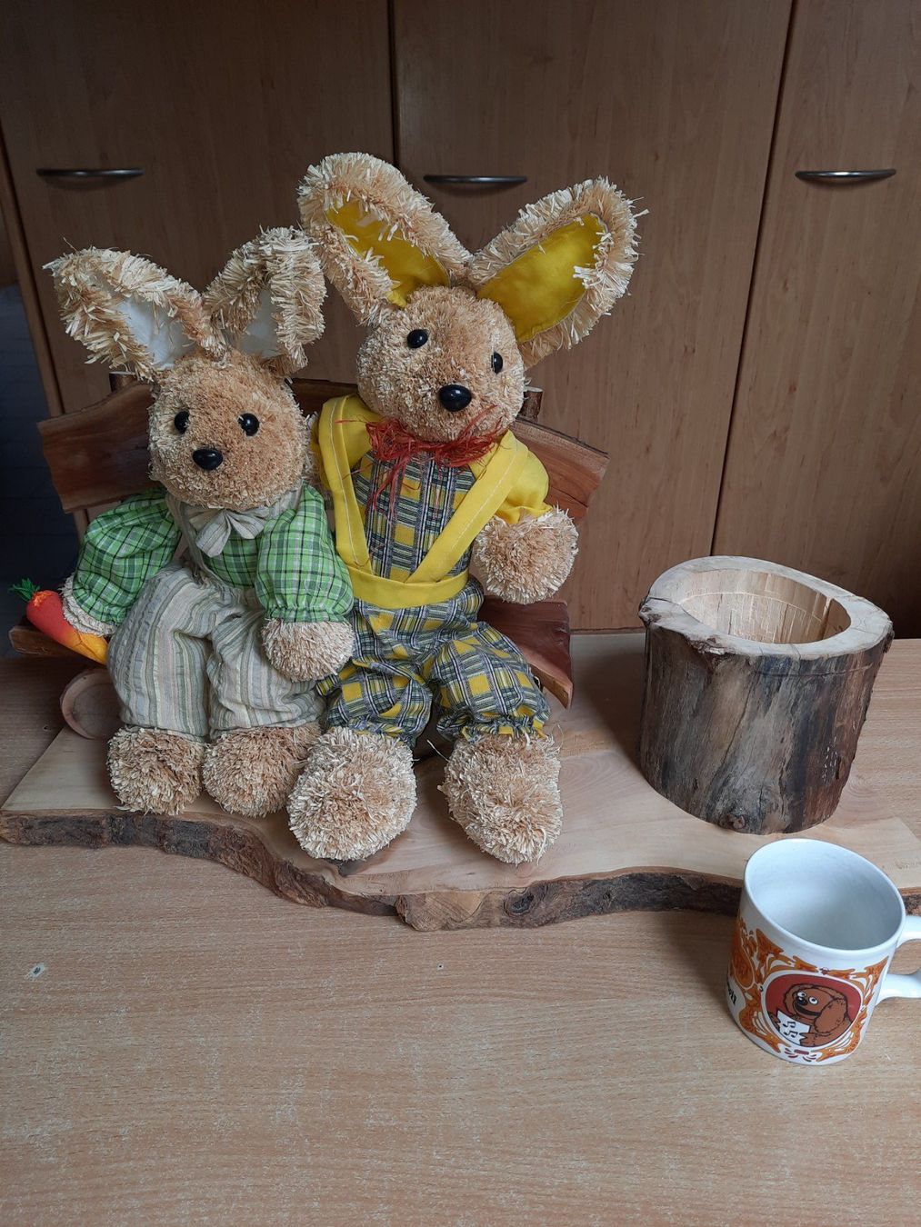 Tutte le decorazioni: Osterhasen auf Holzbank, Deko gross – Usato da Greppen venduto da and_l7vc 1