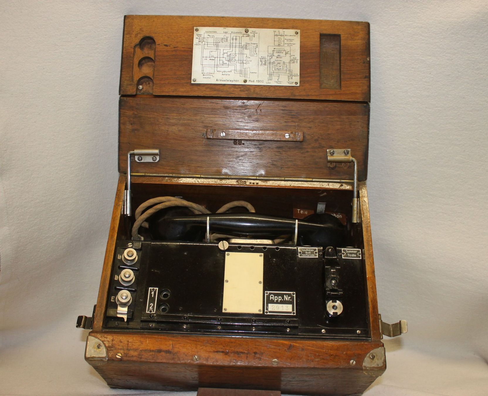 Téléphones: Antikes Militär Feld Telefon 1932 – D'occasion à Thun par Amye
