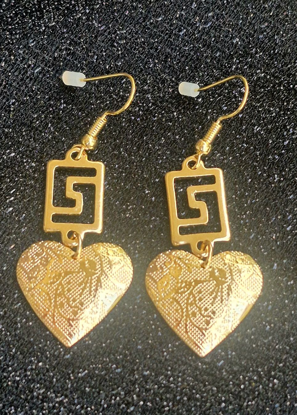 Ohrringe & -stecker: Orecchini pendenti dorati a forma di cuore – Neu (gemäss Beschreibung) aus Giubiasco von Stefaniav 1