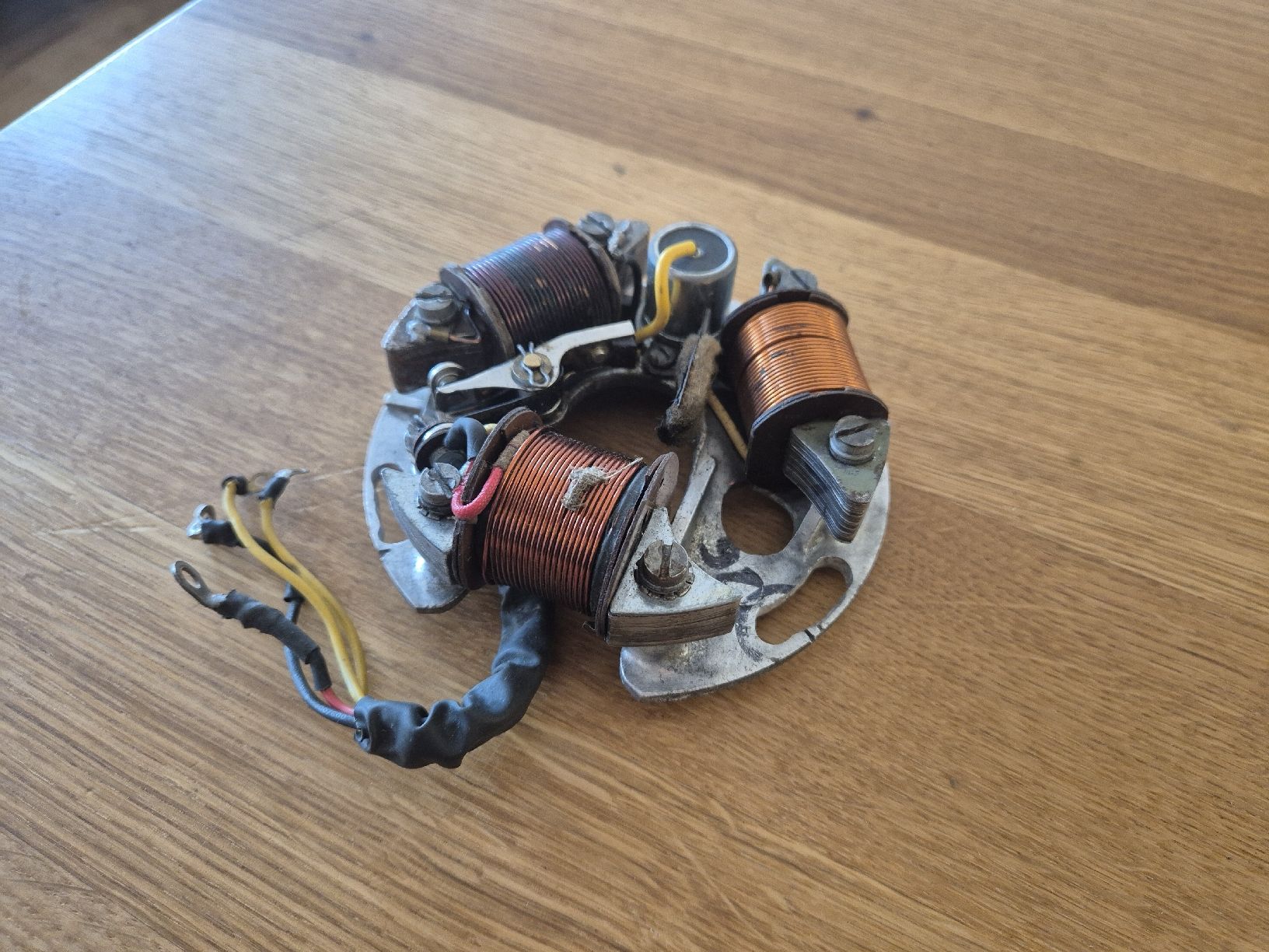 Vespa Parti ricambio per ciclomotori: Zündung -VESPA Grundplatte VB1T – Usato da Gachnang venduto da Reysilvan