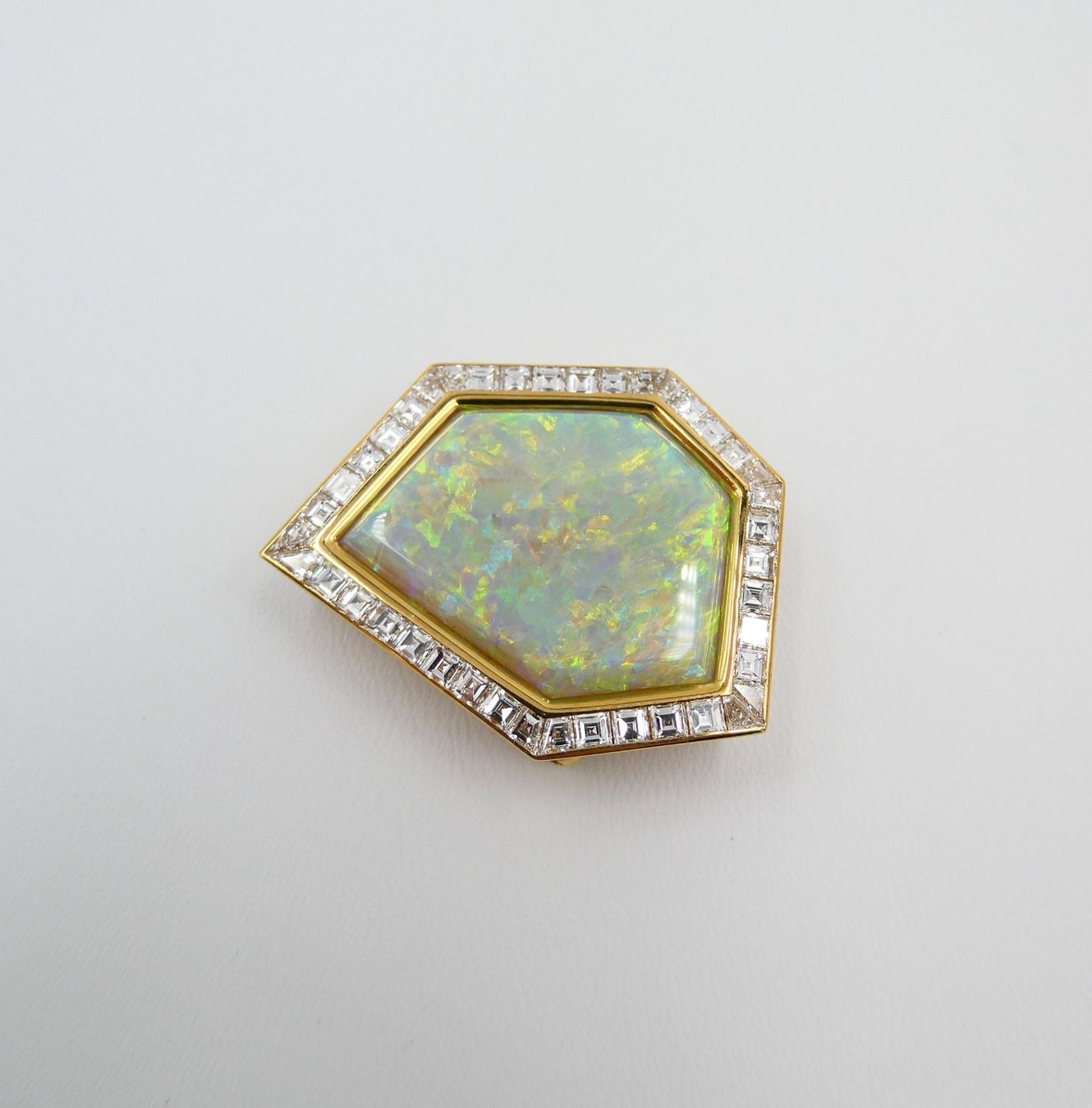 Spille & Fermagli: BROSCHE MIT EINEM OPAL, EINGERAHMT IN DIAMANTEN – Usato da Luzern venduto da EdiGem 5