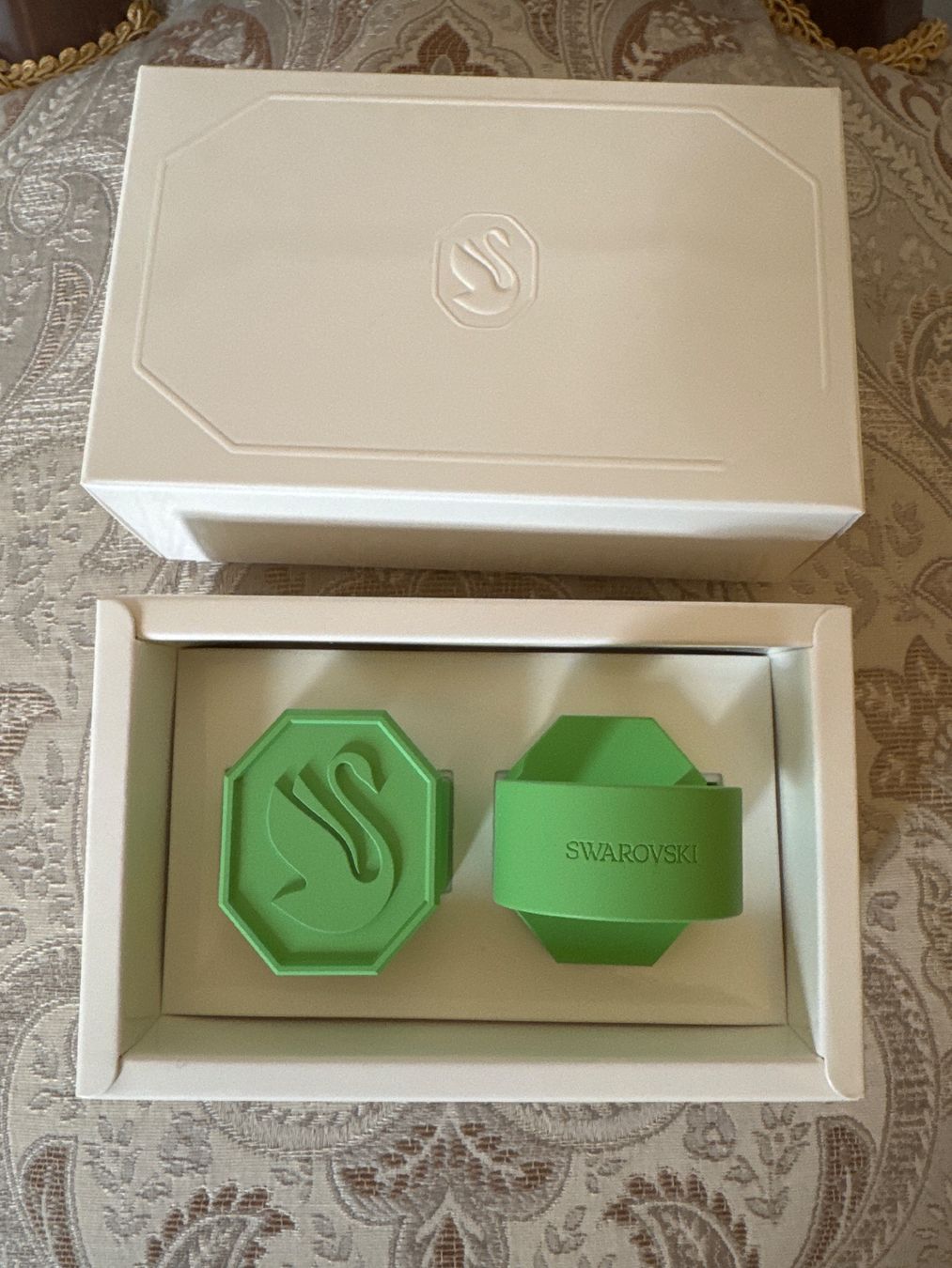 Altro in Decorazioni & Accessori: Swarovski Napkin Rings Green – Nuovo e nell'imballaggio originale da Lausanne venduto da sjc_8xtb 2