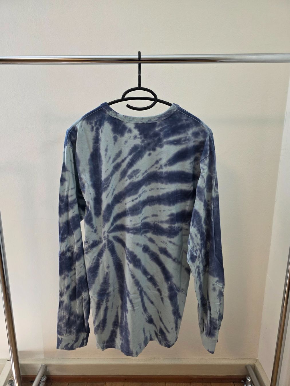 Vans T-Shirts: Langarmshirt Batik Vans – Gebraucht aus Rothenfluh von sel_j856 1