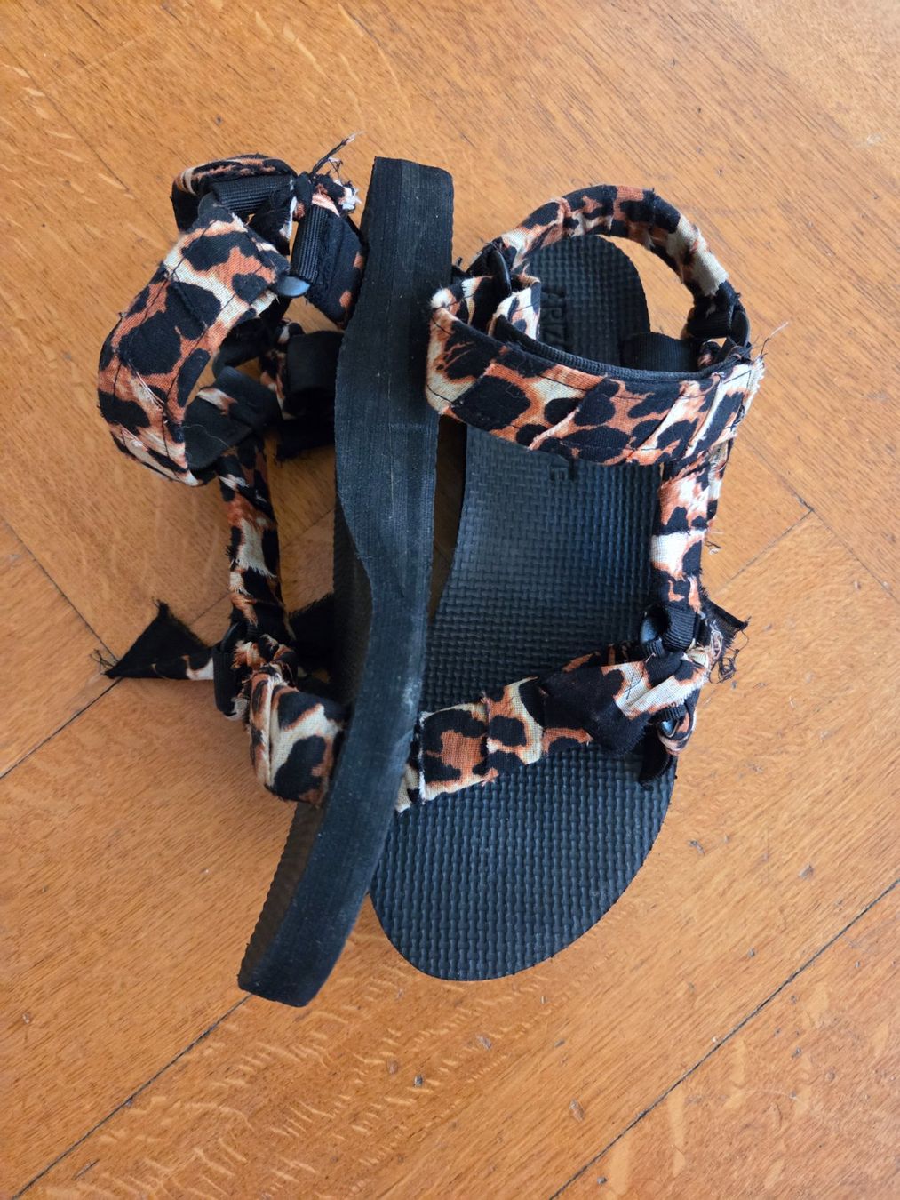 Scarpe da uomo: Arizona Love sandales à scratch léopard – Usato da Martigny venduto da ChrisMonc 1