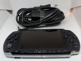 PSP 3004 Konsole ohne Akku mit Ladekabel