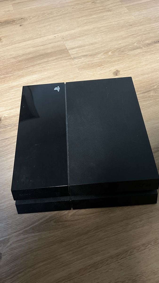 Sony Console: Playstation 4 – Usato da St. Silvester venduto da Simply.Cirelli