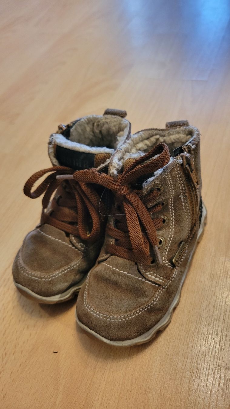 Schuhe für Jungen: Winterschuhe Kinder Grösse 22 – Gebraucht aus Muri AG von tabi4fun