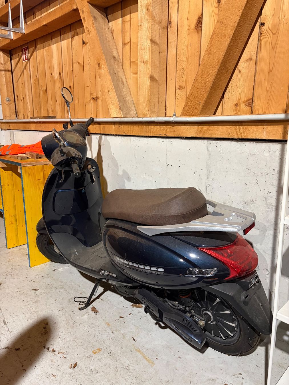 Scooter: Elektroroller schwarz – Usato da Richterswil venduto da anyfish 1