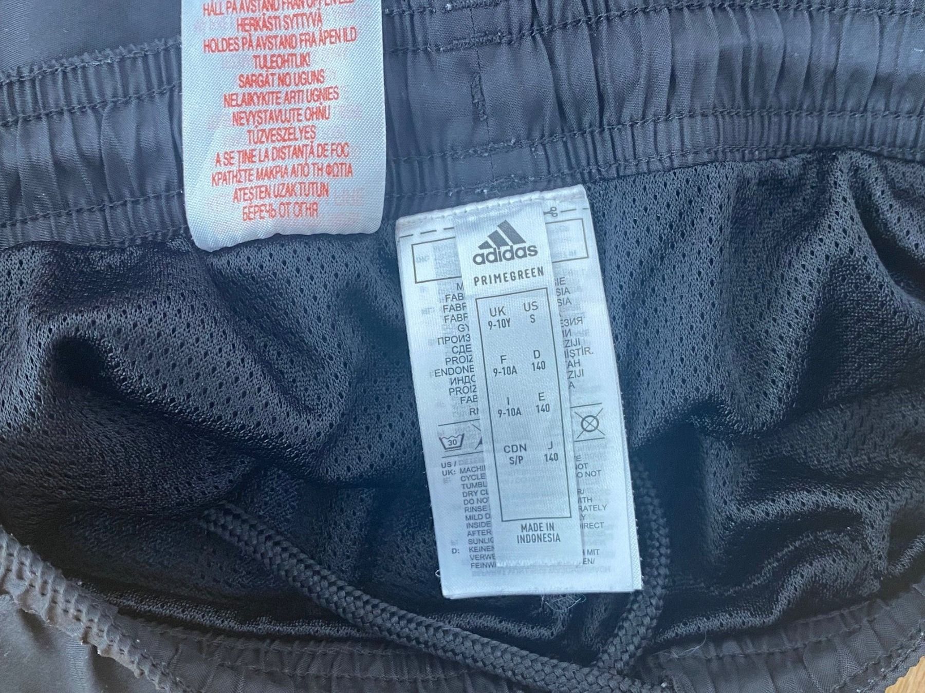 Adidas Hosen: Adidas Sporthose kurz Gr. 140 – Gebraucht aus küssnacht am rigi von Daot 2