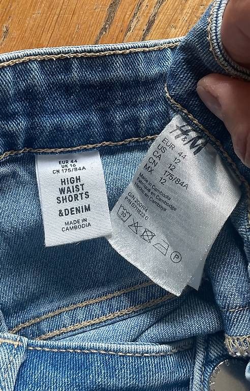 Jeans: Jeans Shorts – Gebraucht aus Dietwil von Sommer069 1