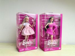 2 Barbie Deluxe Style