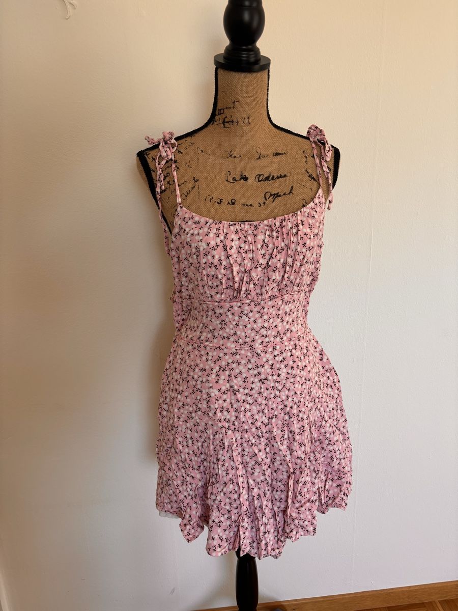Tute: Sommerlicher, rosa Jumpsuit mit Blumenmuster, Grösse M – Usato da Fraubrunnen venduto da Sxhiina01 2